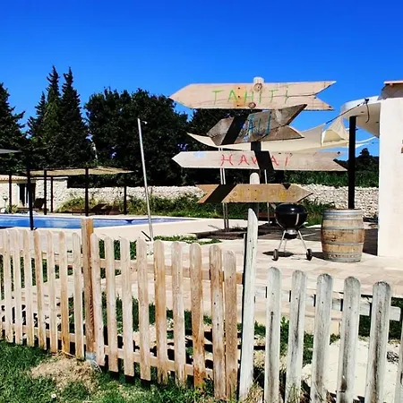 Apartment Cosy Avec Terrasse Sur La Colline Boisee, Parking Prive, Jardin, Calme, Climatisation, 10 Mn Pont Du Gard Num7 *