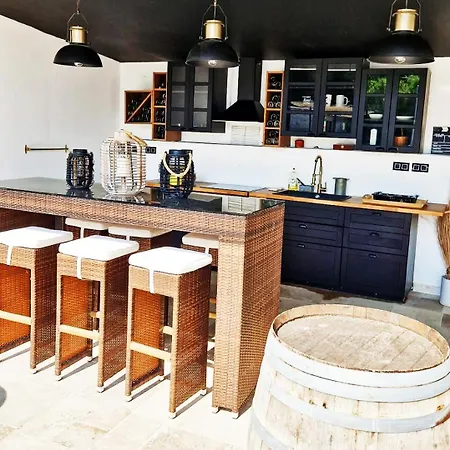 Apartment Cosy Avec Terrasse Sur La Colline Boisee, Parking Prive, Jardin, Calme, Climatisation, 10 Mn Pont Du Gard Num7 Rochefort-du-Gard