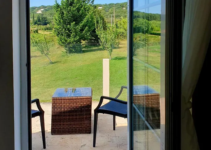 Cosy Avec Terrasse Sur La Colline Boisee, Parking Prive, Jardin, Calme, Climatisation, 10 Mn Pont Du Gard Num7 Apartamento Rochefort-du-Gard